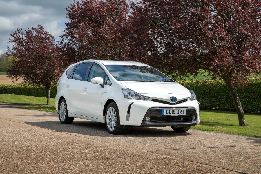  Toyota Prius + 2015 года  (UK) (фото 13 из 25)